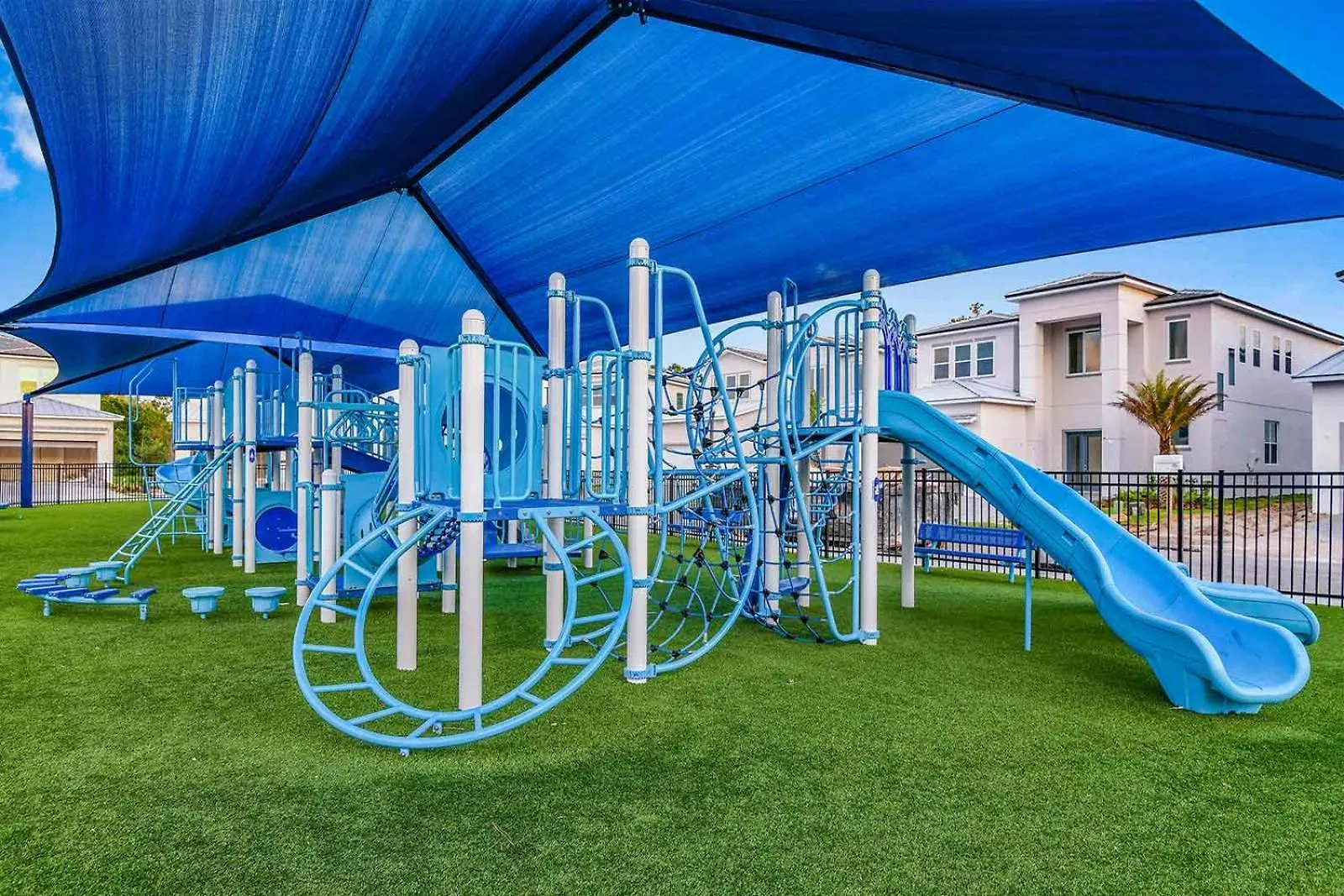 Trendy Villa With Treehouse Br, Arcade & Game Loft Davenport