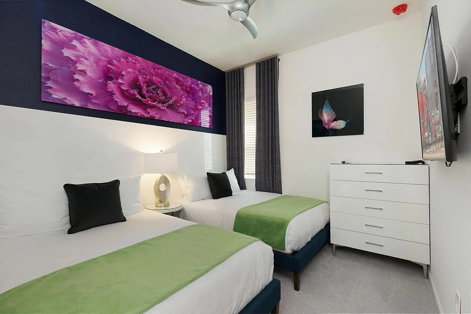 Trendy Villa With Treehouse Br, Arcade & Game Loft Davenport