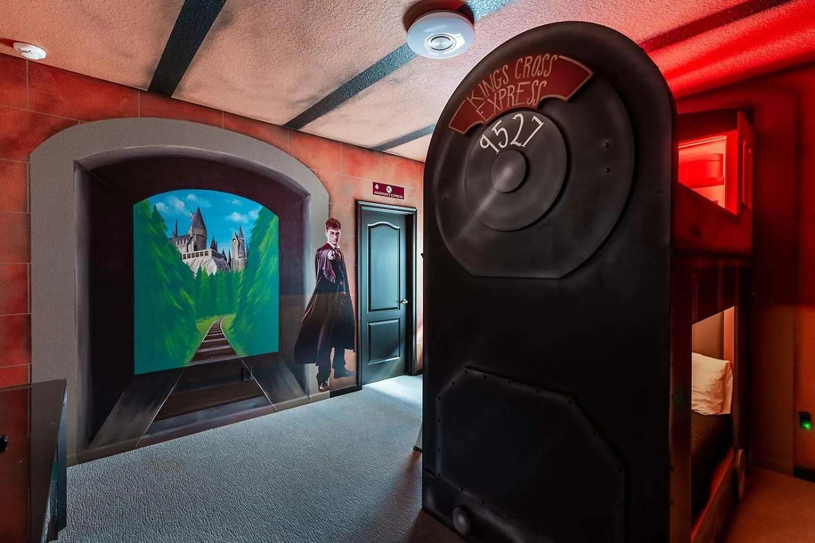 Trendy Villa With Treehouse Br, Arcade & Game Loft Davenport