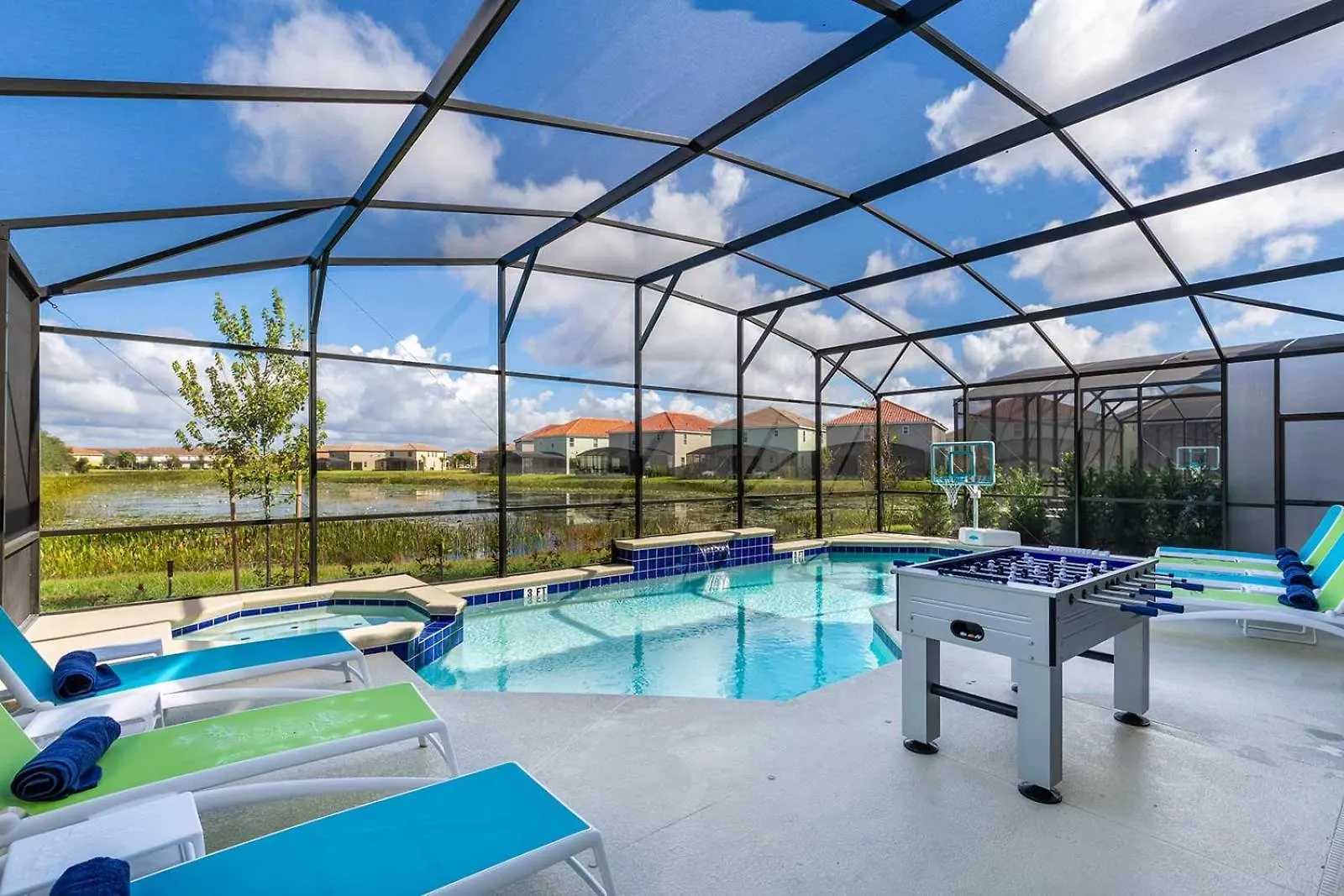 Trendy Villa With Treehouse Br, Arcade & Game Loft Davenport USA