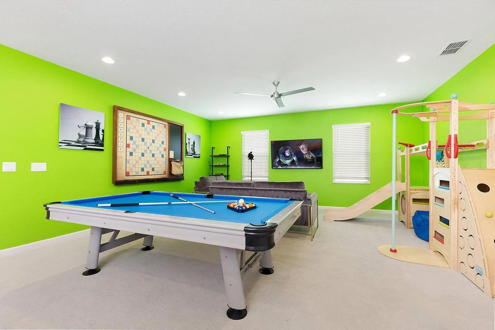Trendy Villa With Treehouse Br, Arcade & Game Loft Davenport