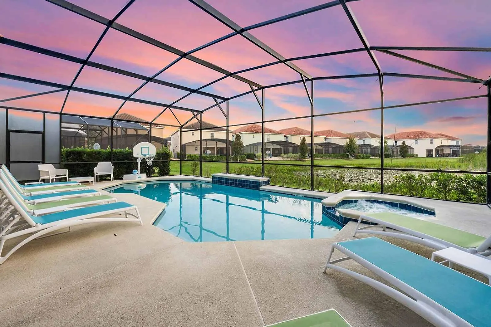 Trendy Villa With Treehouse Br, Arcade & Game Loft Davenport