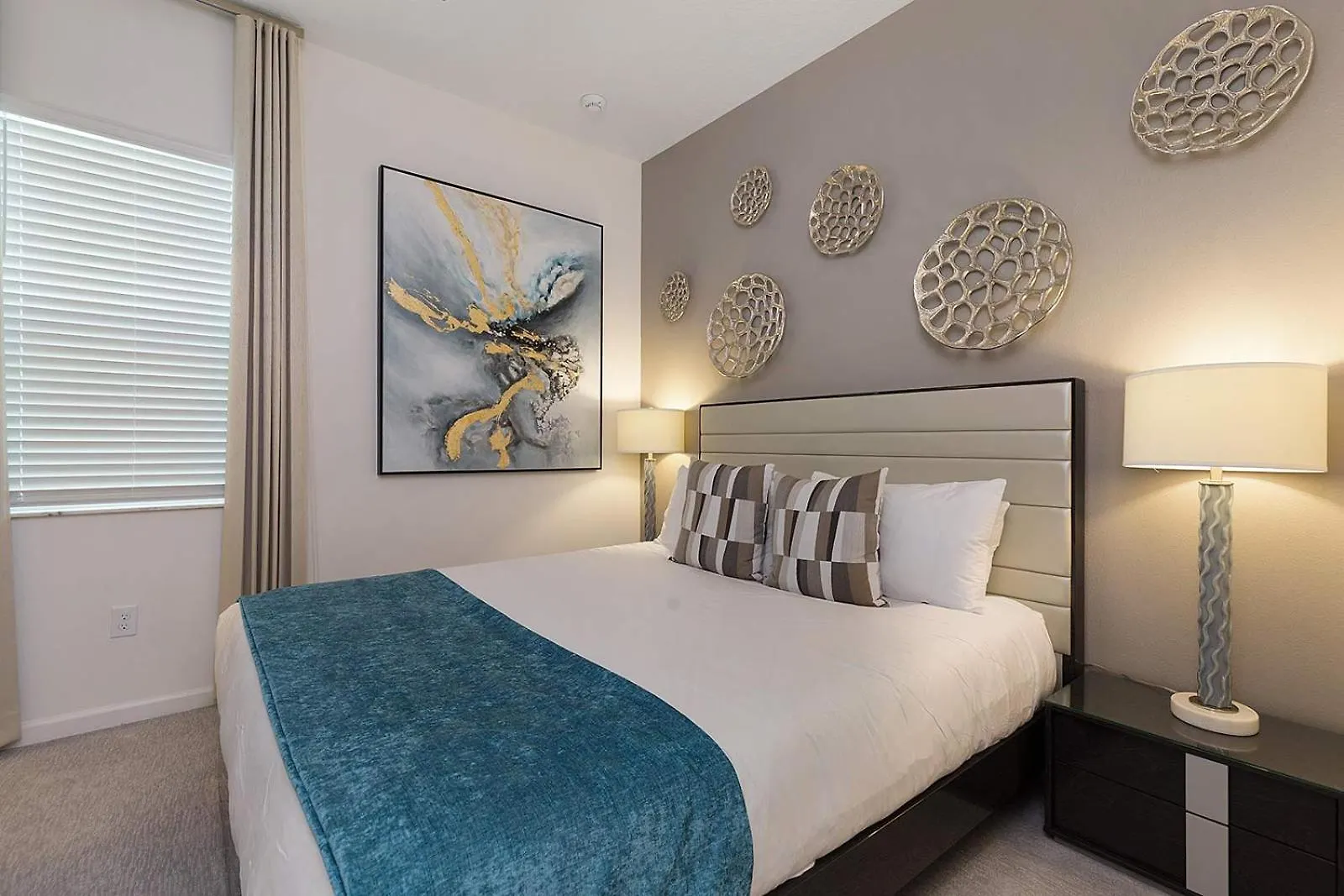 Trendy Villa With Treehouse Br, Arcade & Game Loft Davenport