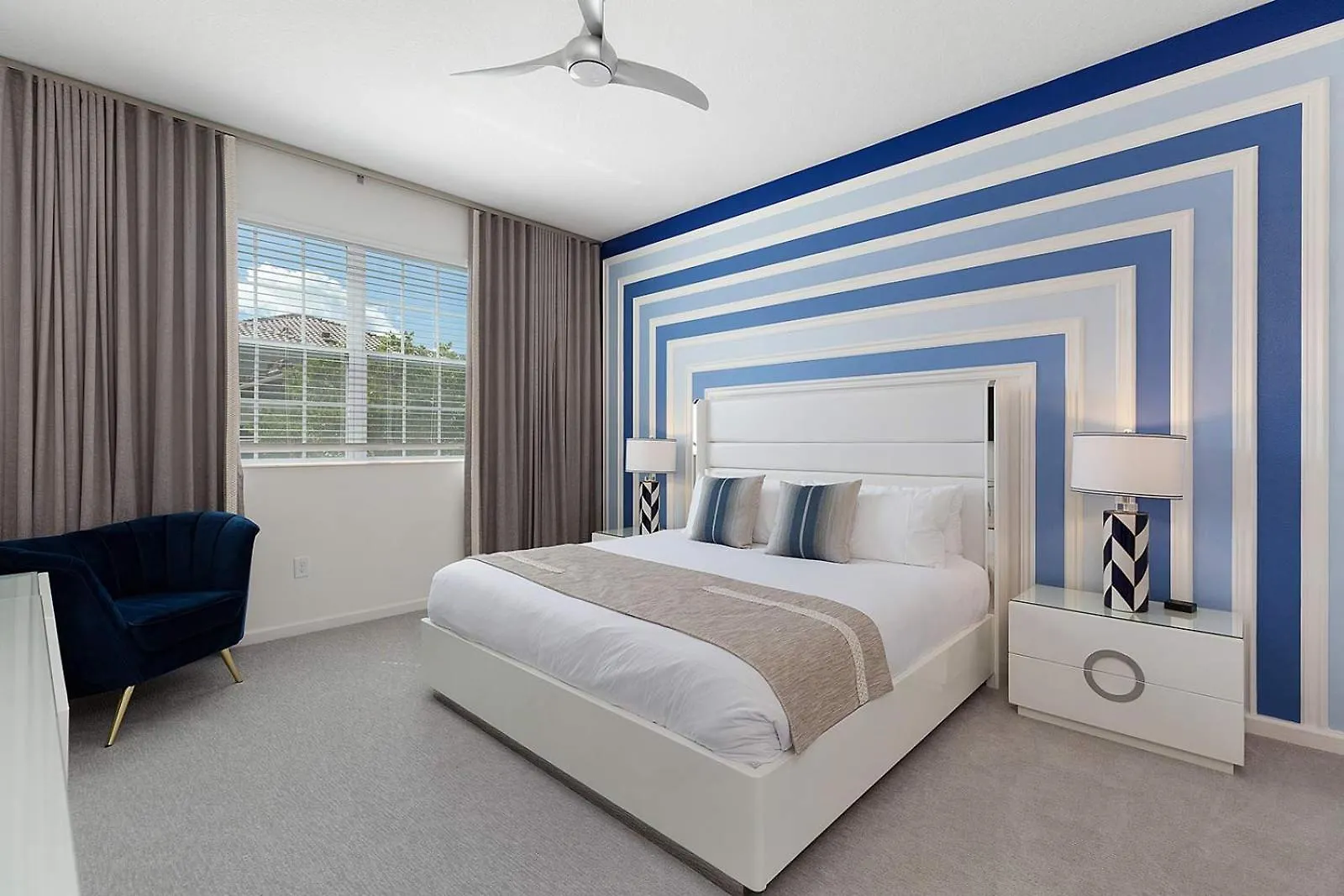 Trendy Villa With Treehouse Br, Arcade & Game Loft Davenport USA