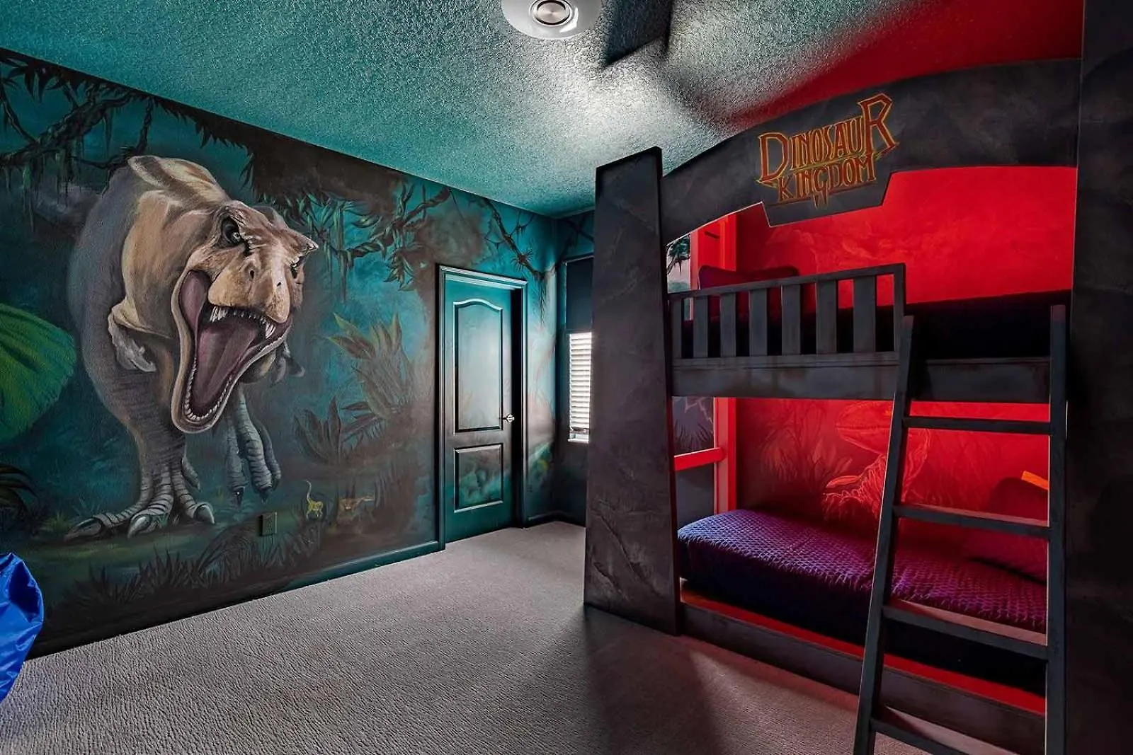 Trendy Villa With Treehouse Br, Arcade & Game Loft Davenport