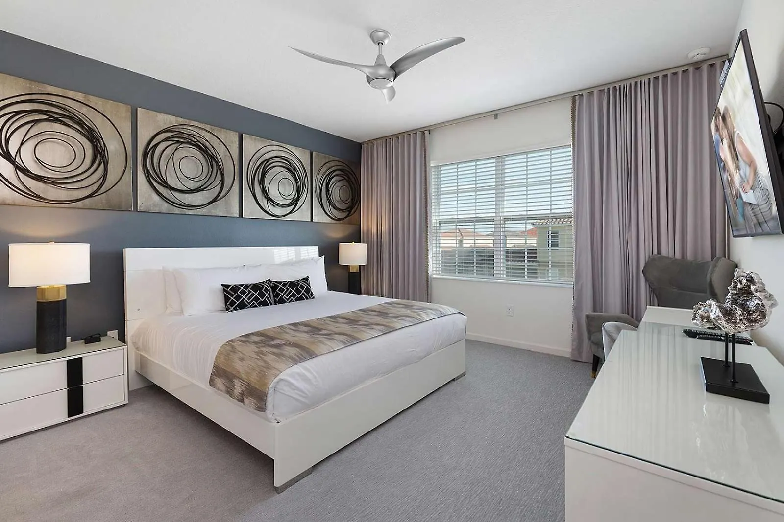 Trendy Villa With Treehouse Br, Arcade & Game Loft Davenport