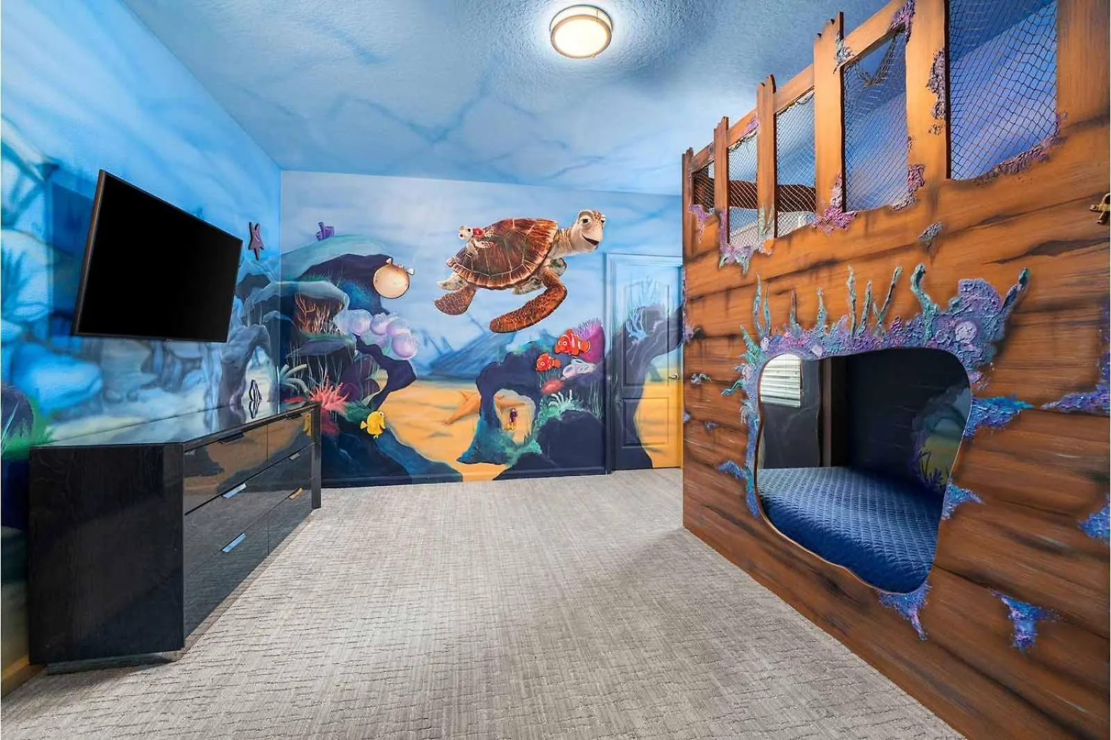Trendy Villa With Treehouse Br, Arcade & Game Loft Davenport