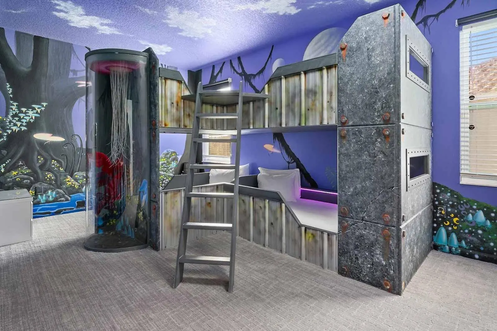 Trendy Villa With Treehouse Br, Arcade & Game Loft Davenport