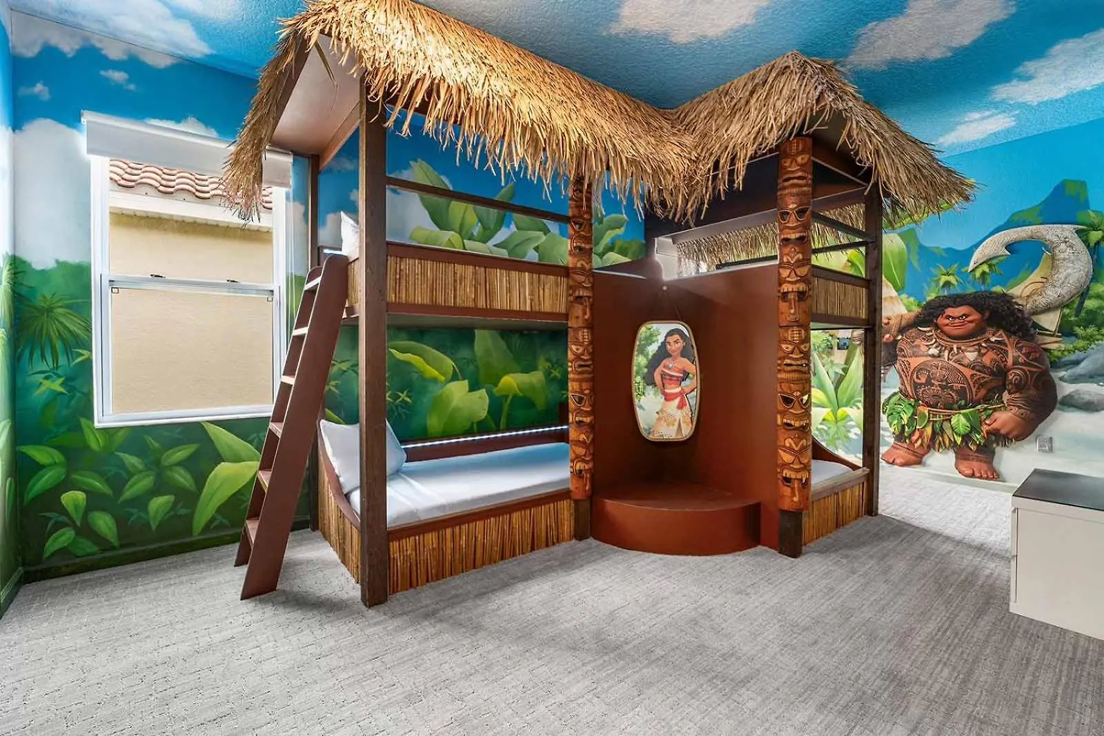 Trendy Villa With Treehouse Br, Arcade & Game Loft Davenport