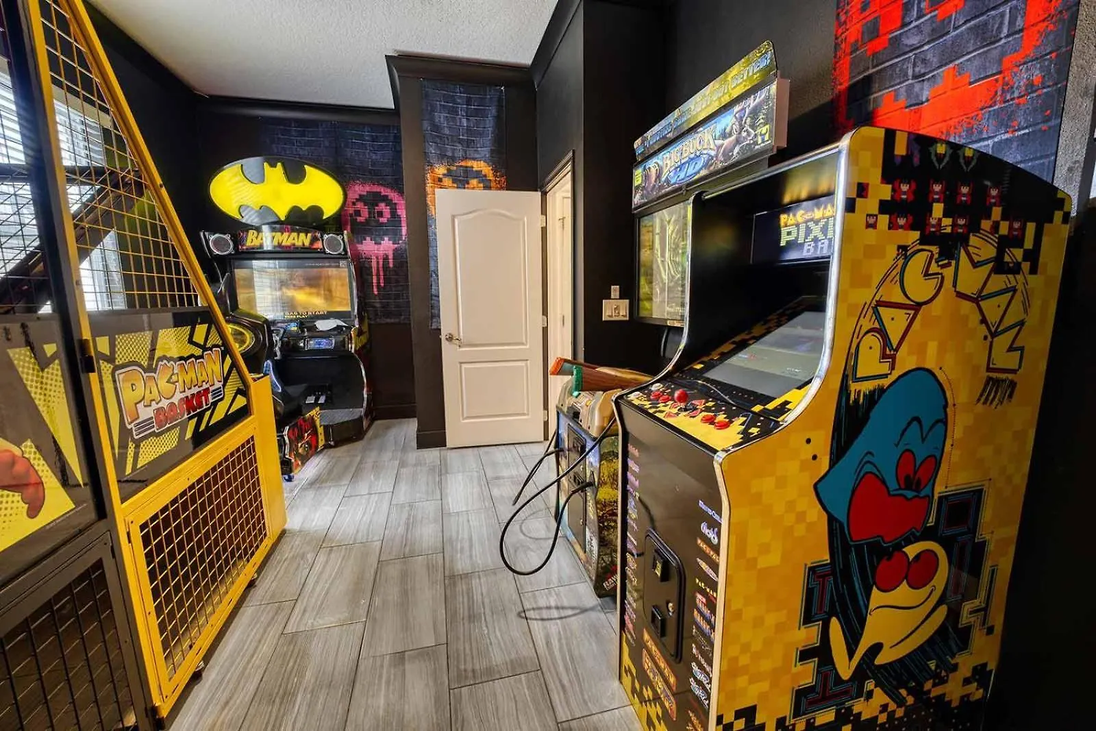 Trendy Villa With Treehouse Br, Arcade & Game Loft Davenport