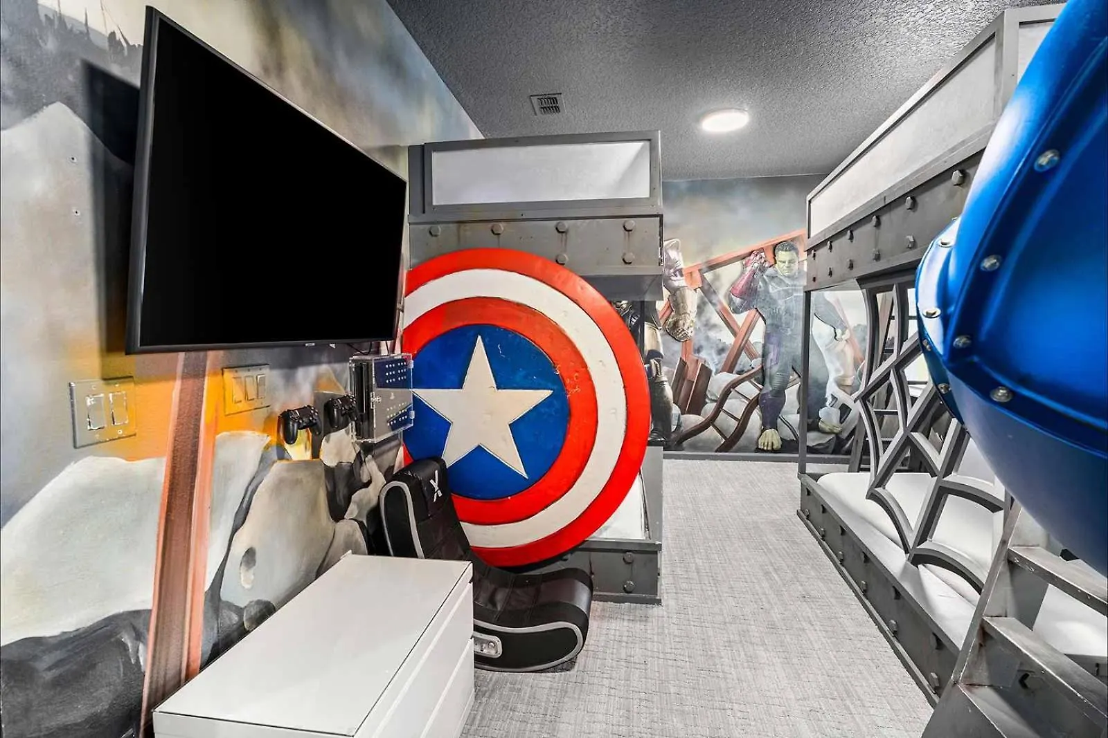 Trendy Villa With Treehouse Br, Arcade & Game Loft Davenport USA