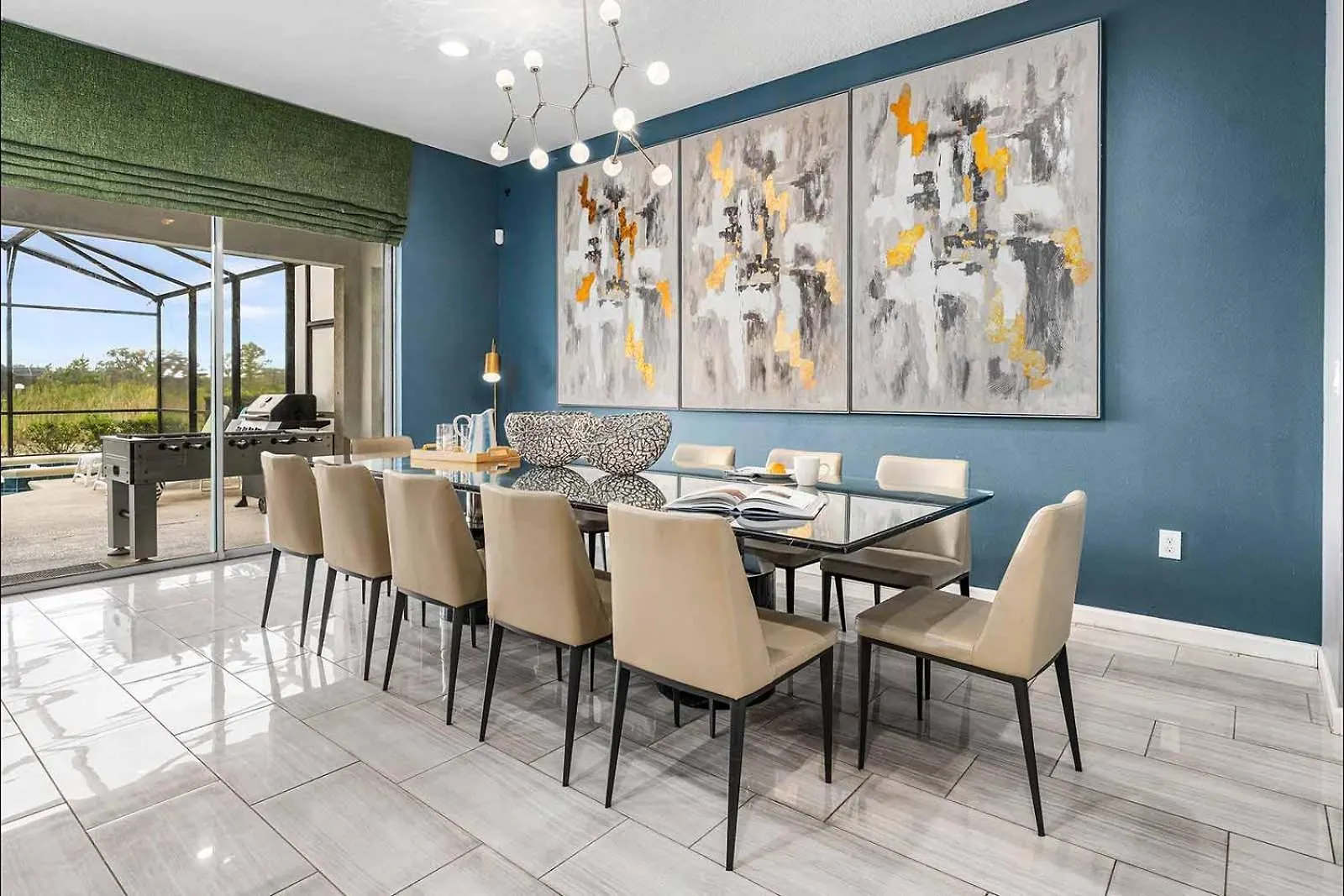 Trendy Villa With Treehouse Br, Arcade & Game Loft Davenport
