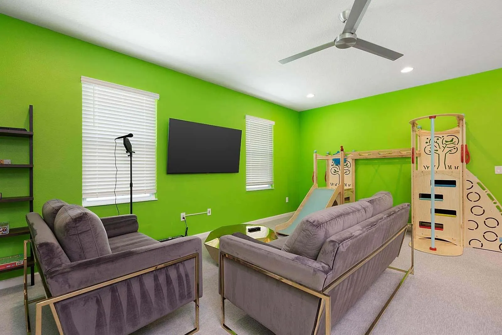 Trendy Villa With Treehouse Br, Arcade & Game Loft Davenport