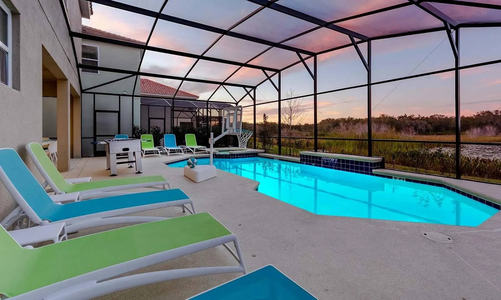 Trendy Villa With Treehouse Br, Arcade & Game Loft Davenport